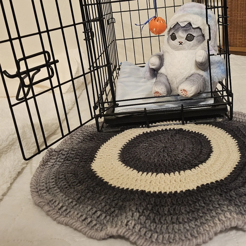 Handmade Crochet Round Pet Bed Or Kennel Rug in Gray and Cream